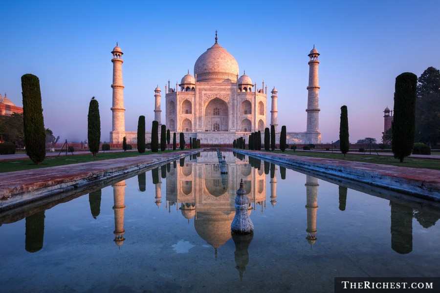 Lăng Taj Mahal là một trong 7 kỳ quan thế giới và là biểu tượng nổi tiếng của đất nước Ấn Độ. Tuy nhiên,  địa điểm nổi tiếng thế giới này đang phải đối mặt với sự ô nhiễm và xói mòn nghiêm trọng.